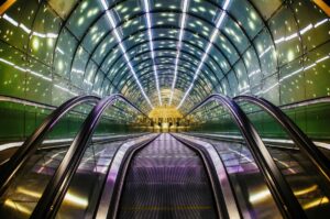 lumière néon escalator commerce centre commercial led